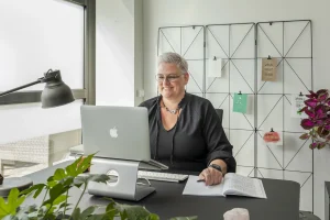 Helen laptop bureau