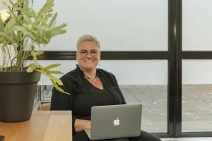 Helen van Rijn laptop op schoot