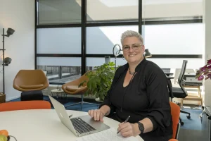 Helen van Rijn laptop tafel
