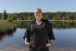 Helen van Rijn bij het water website en Divi expert, it-specialist, neuropsycholoog en intuitief coach
